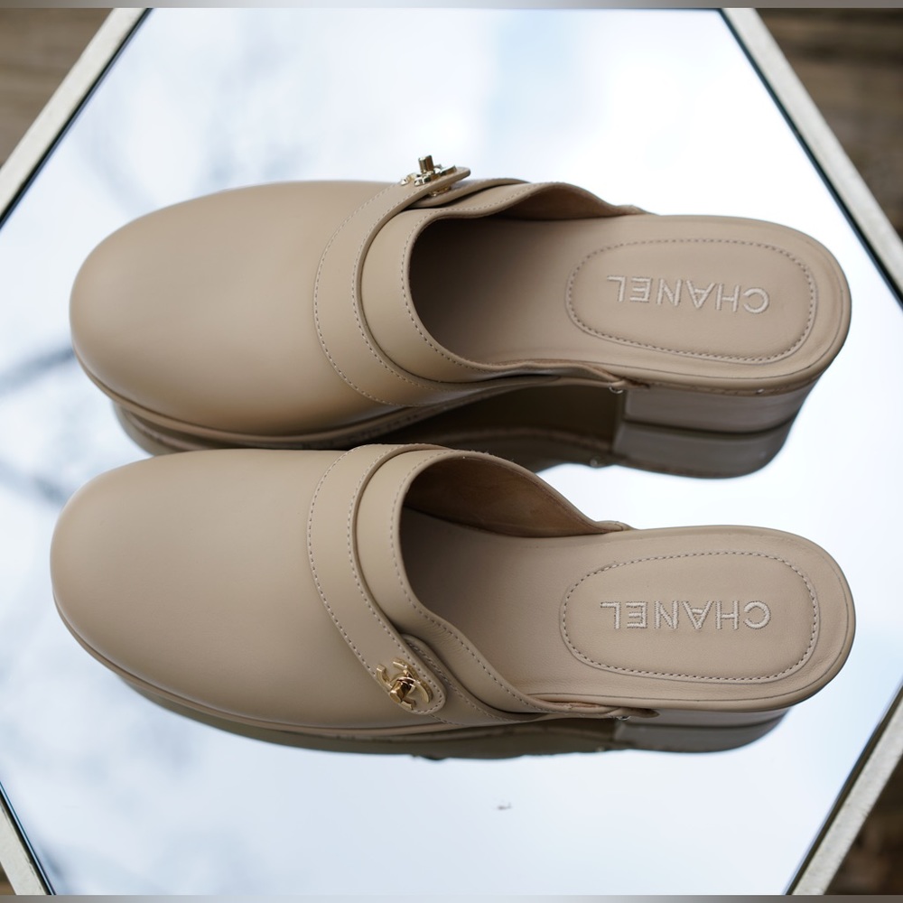 Chanel interlocking clogs NEW WITHOUT BOX